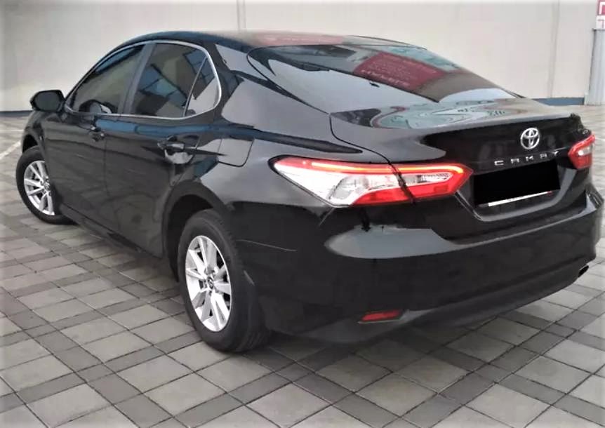 черная Камри