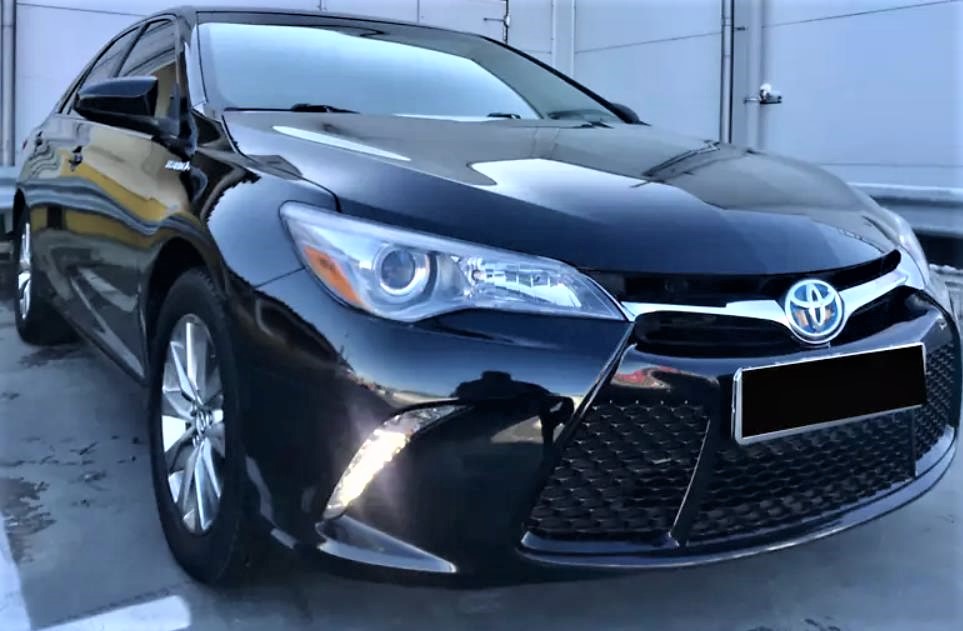 черная Тойота Камри