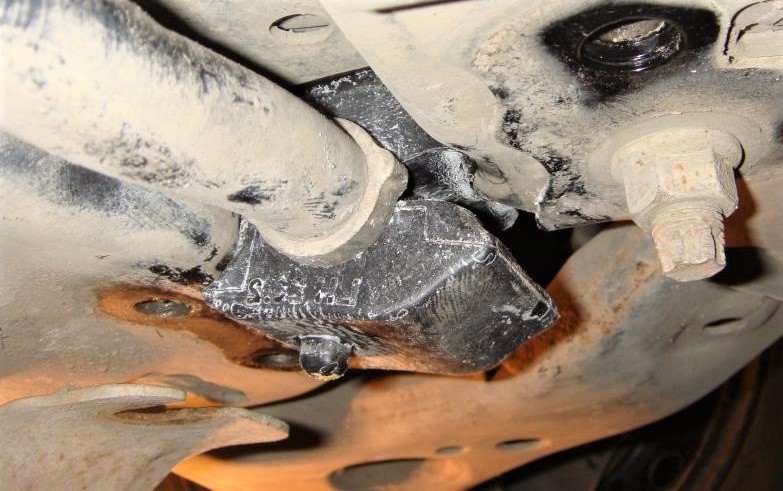 замена втулок стабилизатора на Тойоте Королла