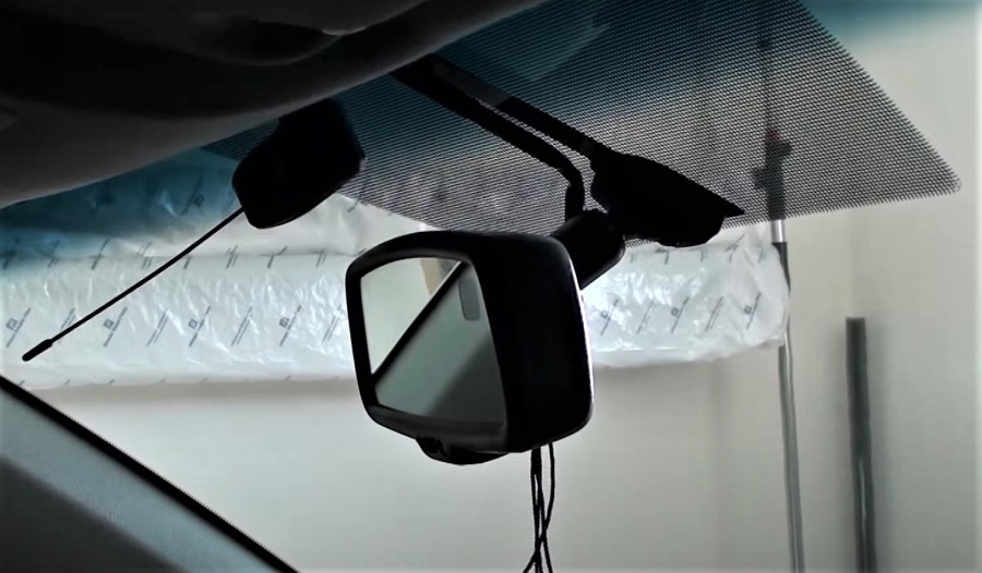 новое лобовое стекло на Тойоте