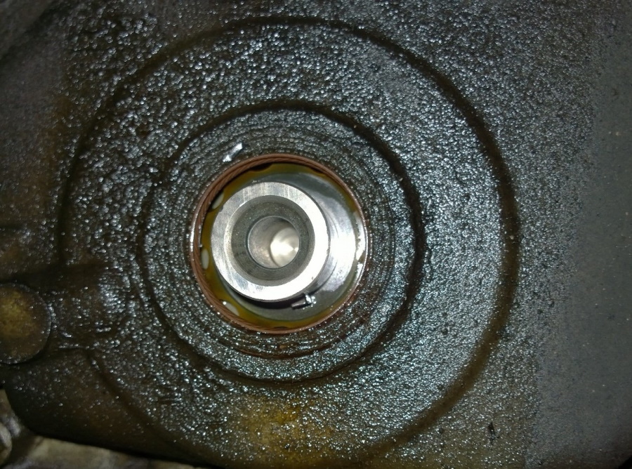 замена переднего сальника коленвала Тойота Королла