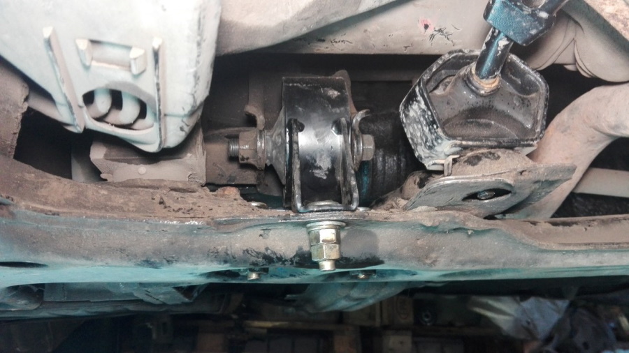 замена подушки двигателя Тойота Королла