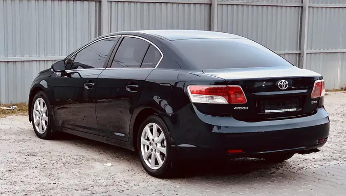 тойота авенсис