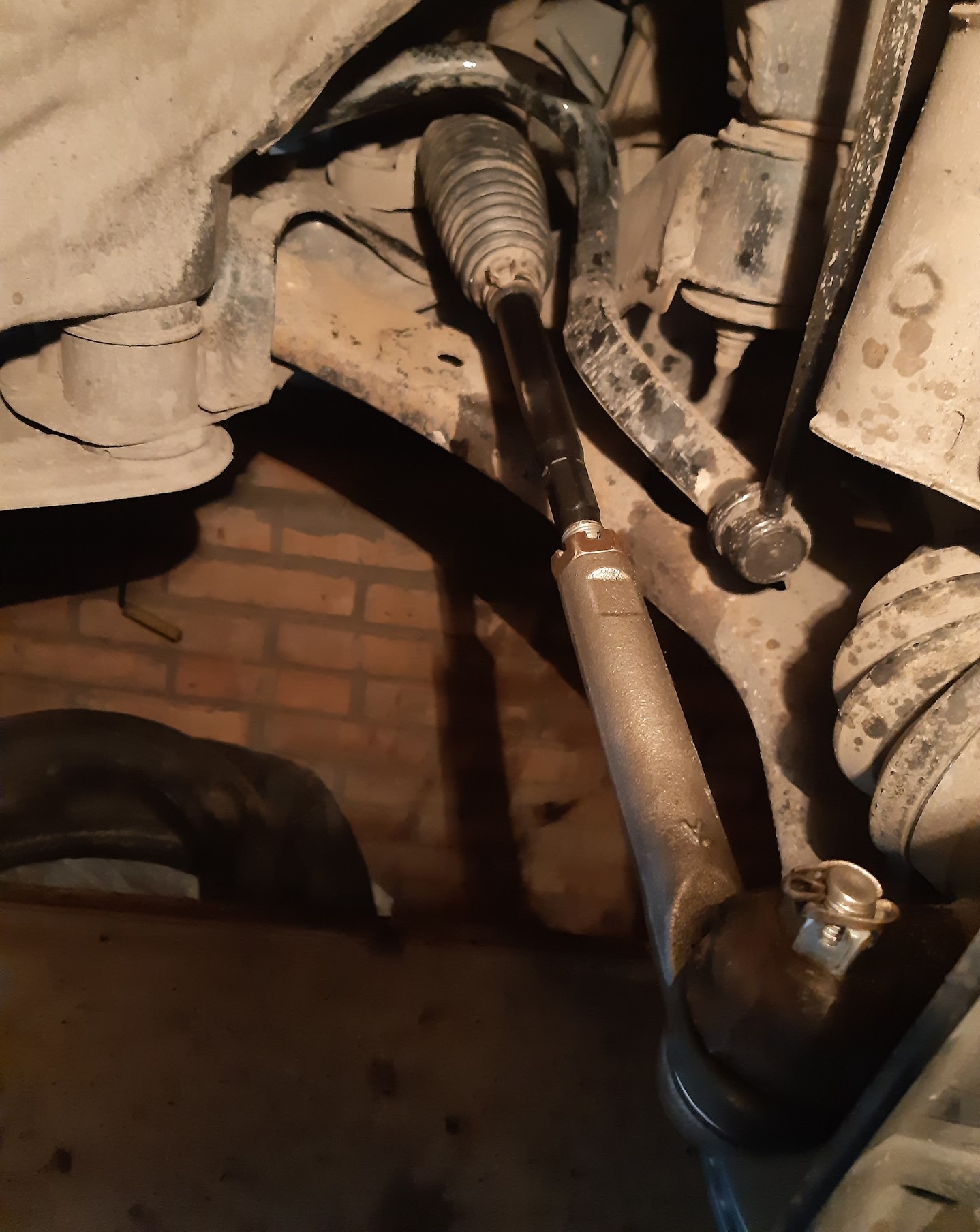 замена рулевого наконечника авенсис