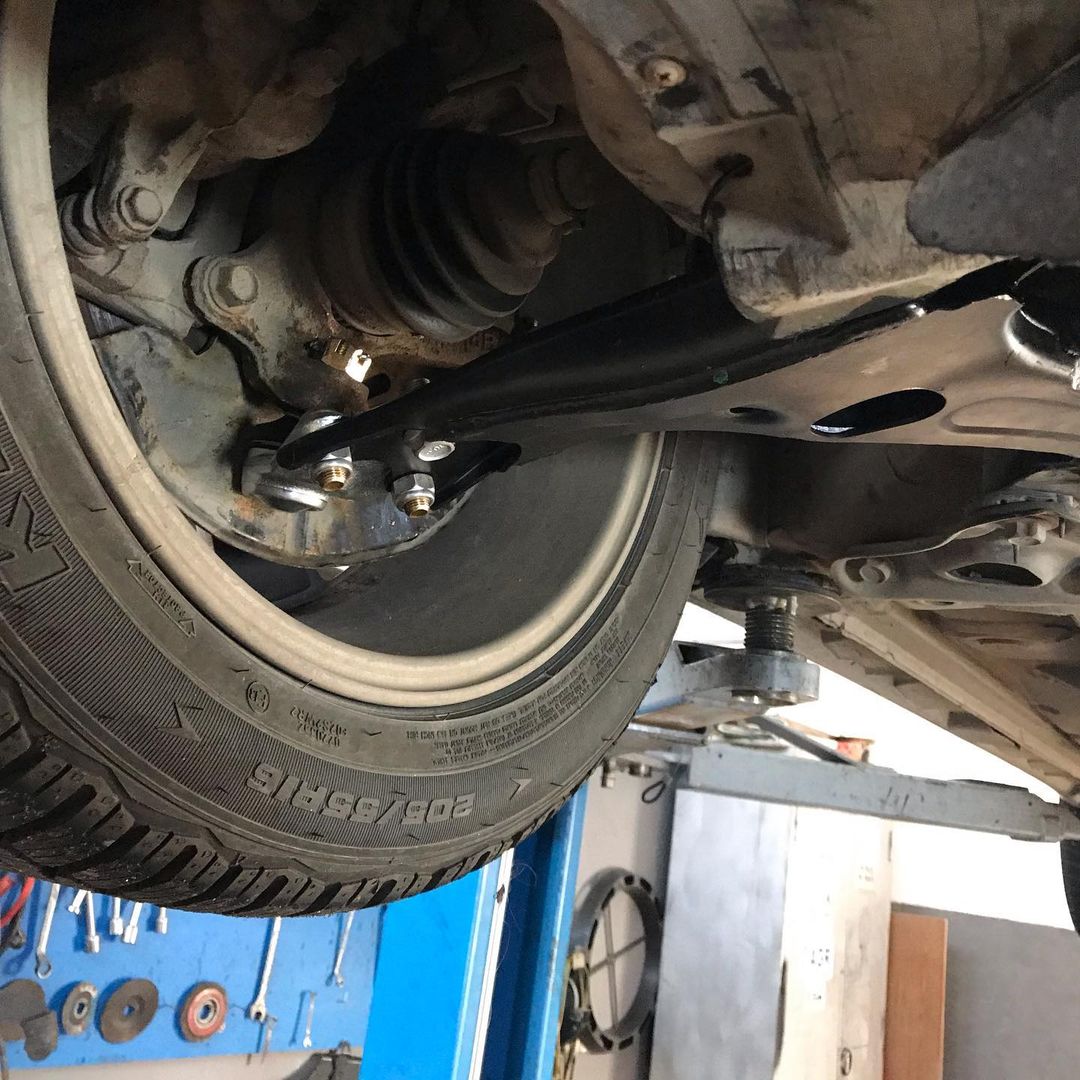 замена шаровой опоры Авенсис