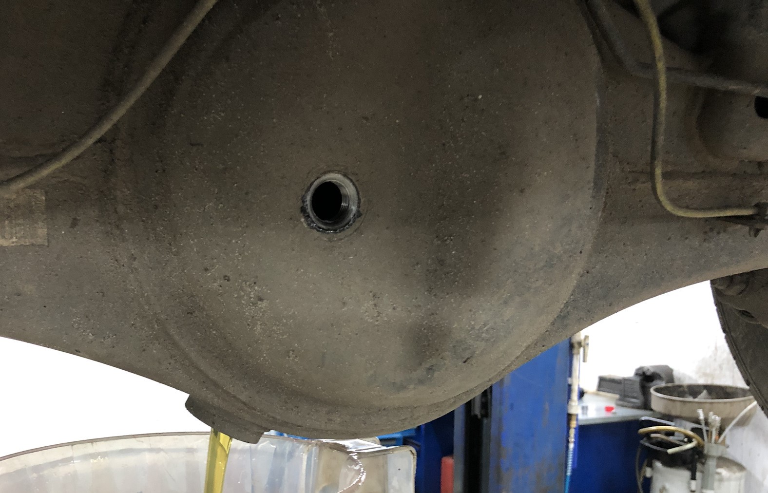 слив масла из редуктора Ленд Крузер