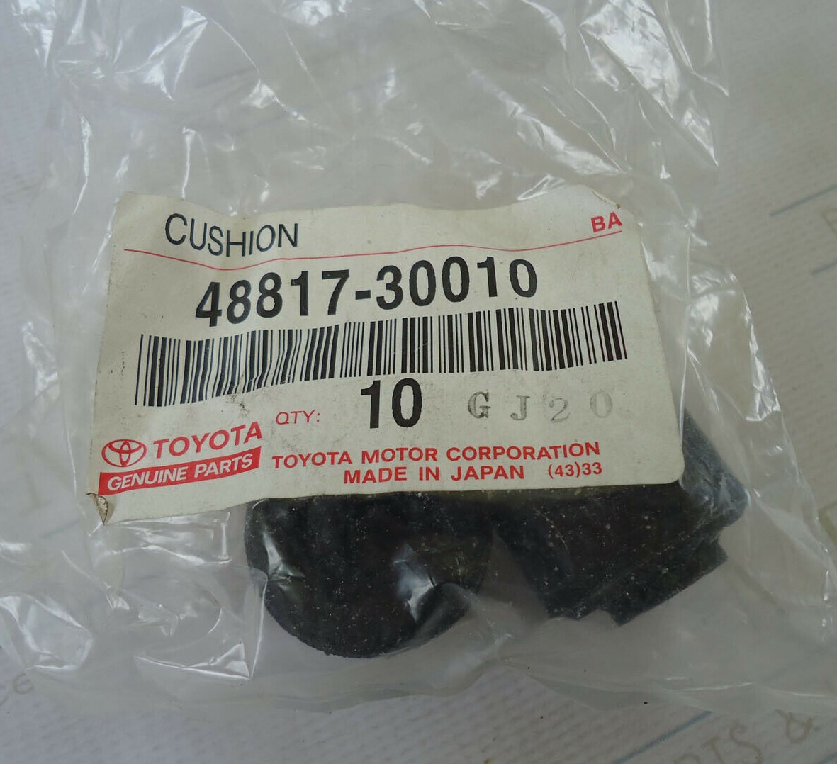 новые втулки стабилизатора на Тойота Ленд Крузер 200