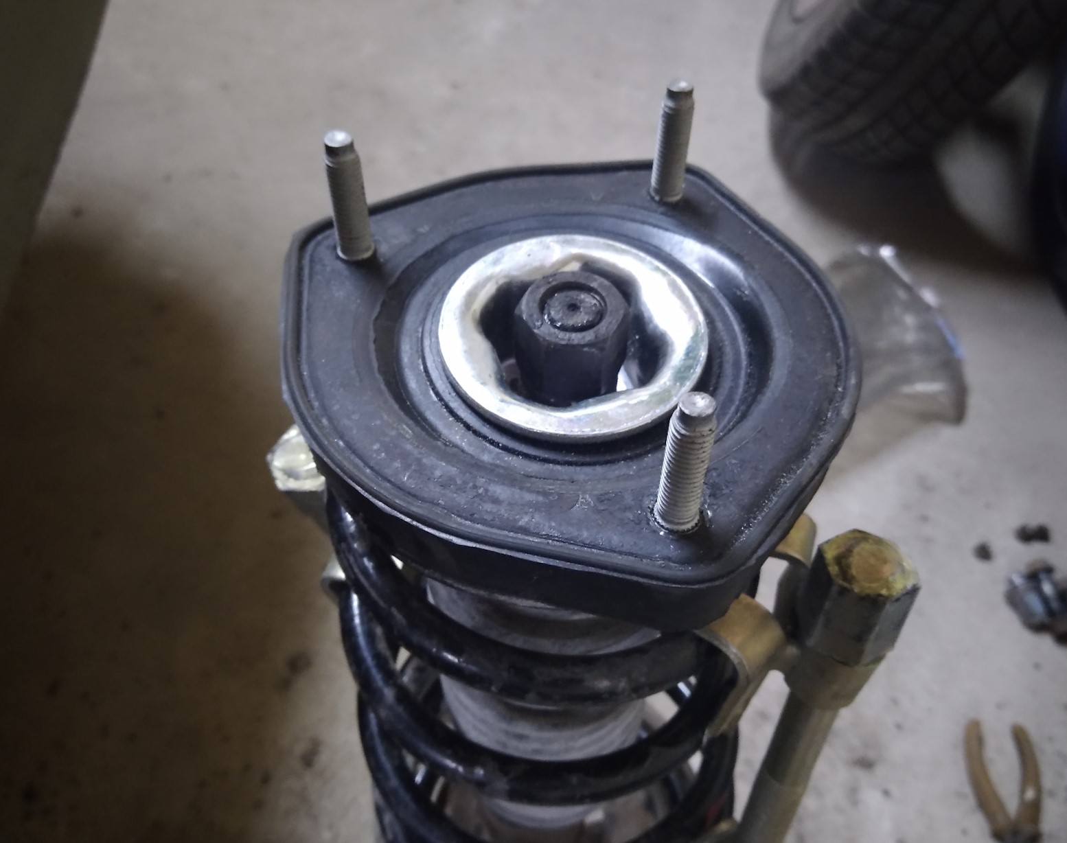 замену опорного подшипника Тойота Аурис