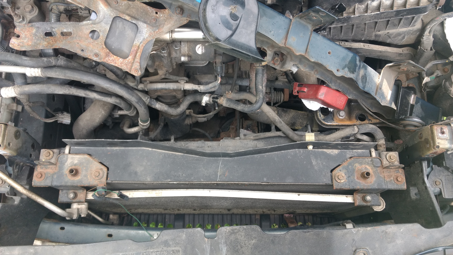 замену радиатора Тойота Аурис