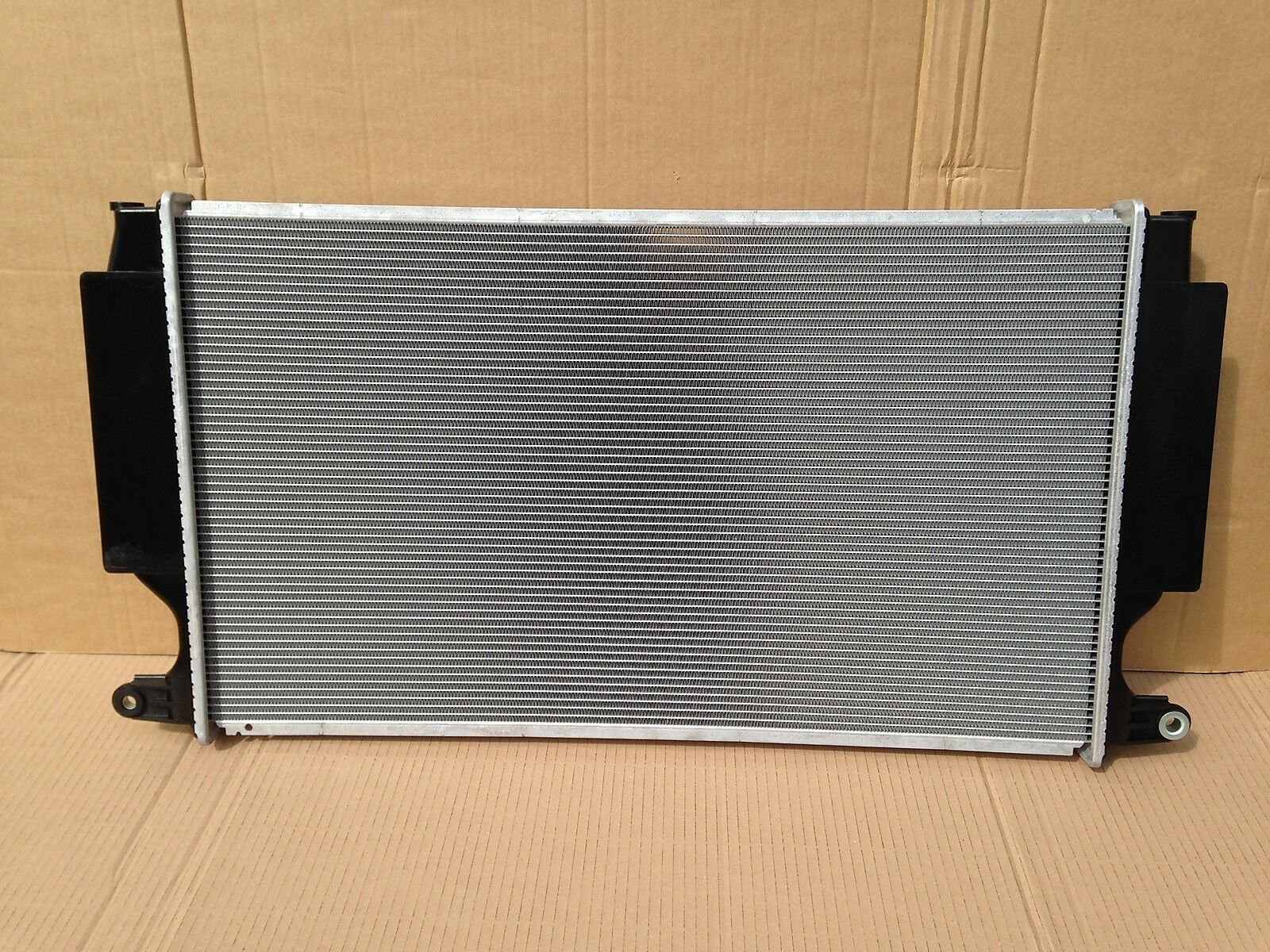 новый радиатор охлаждения Тойота
