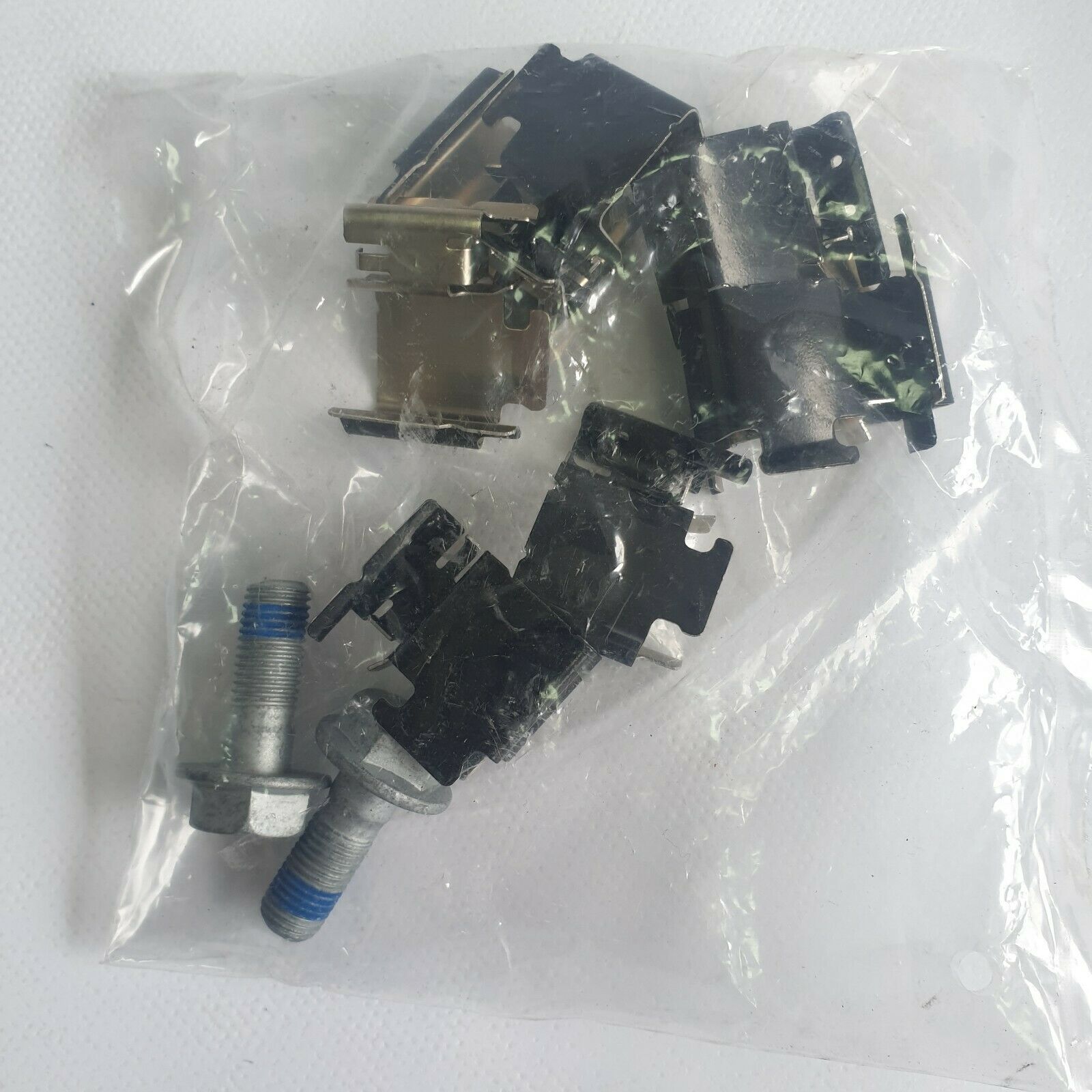 болты и скобы к задним колодкам