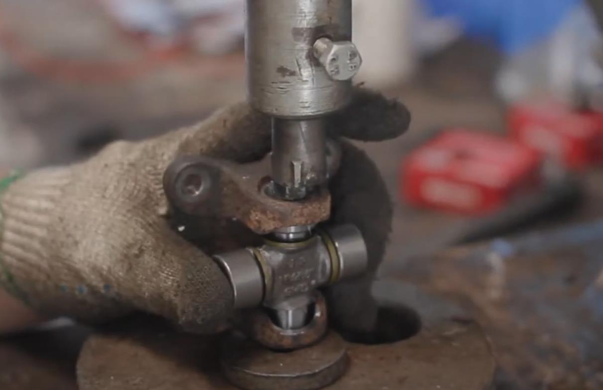 монтаж крестовины кардана Тойота