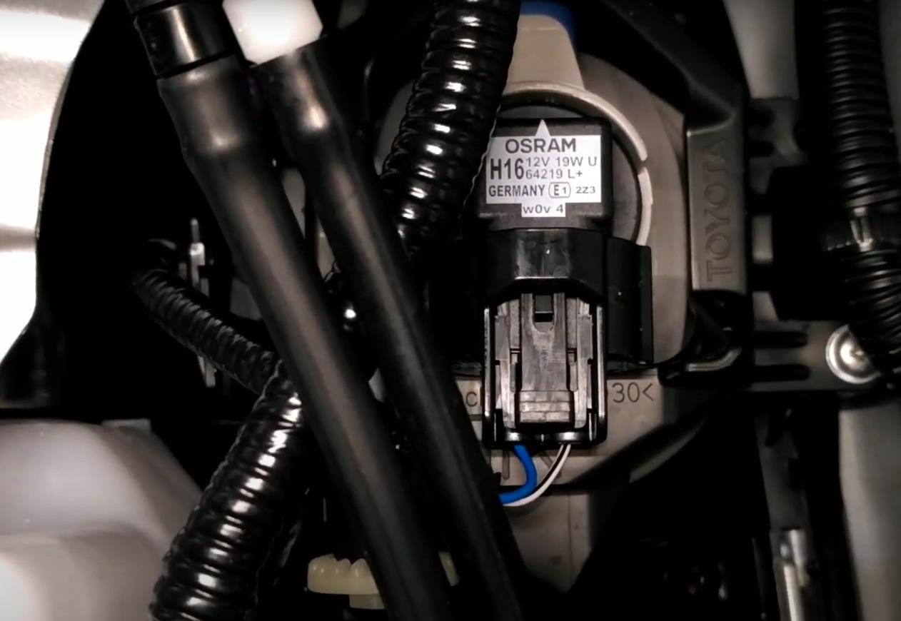 Замена ПТФ Тойота