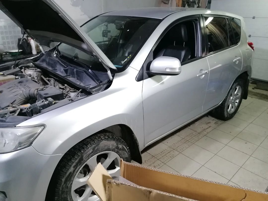 Тойота Рав 4 в автотехцентре