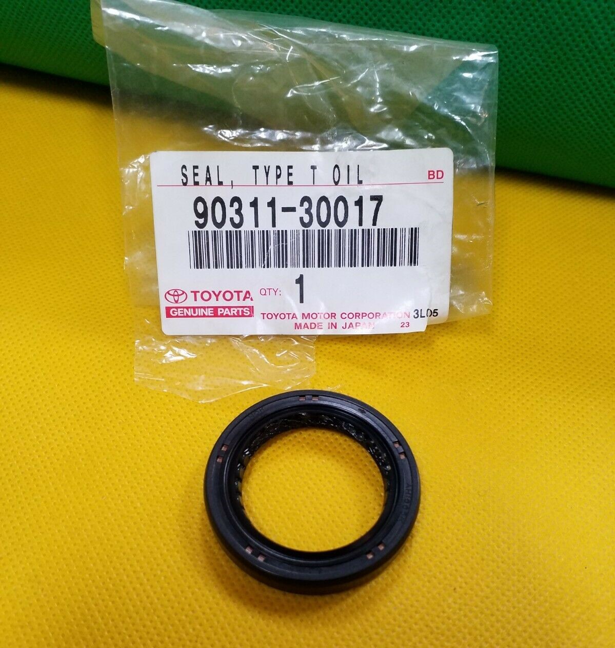 Новый сальник КПП Тойота Рав 4