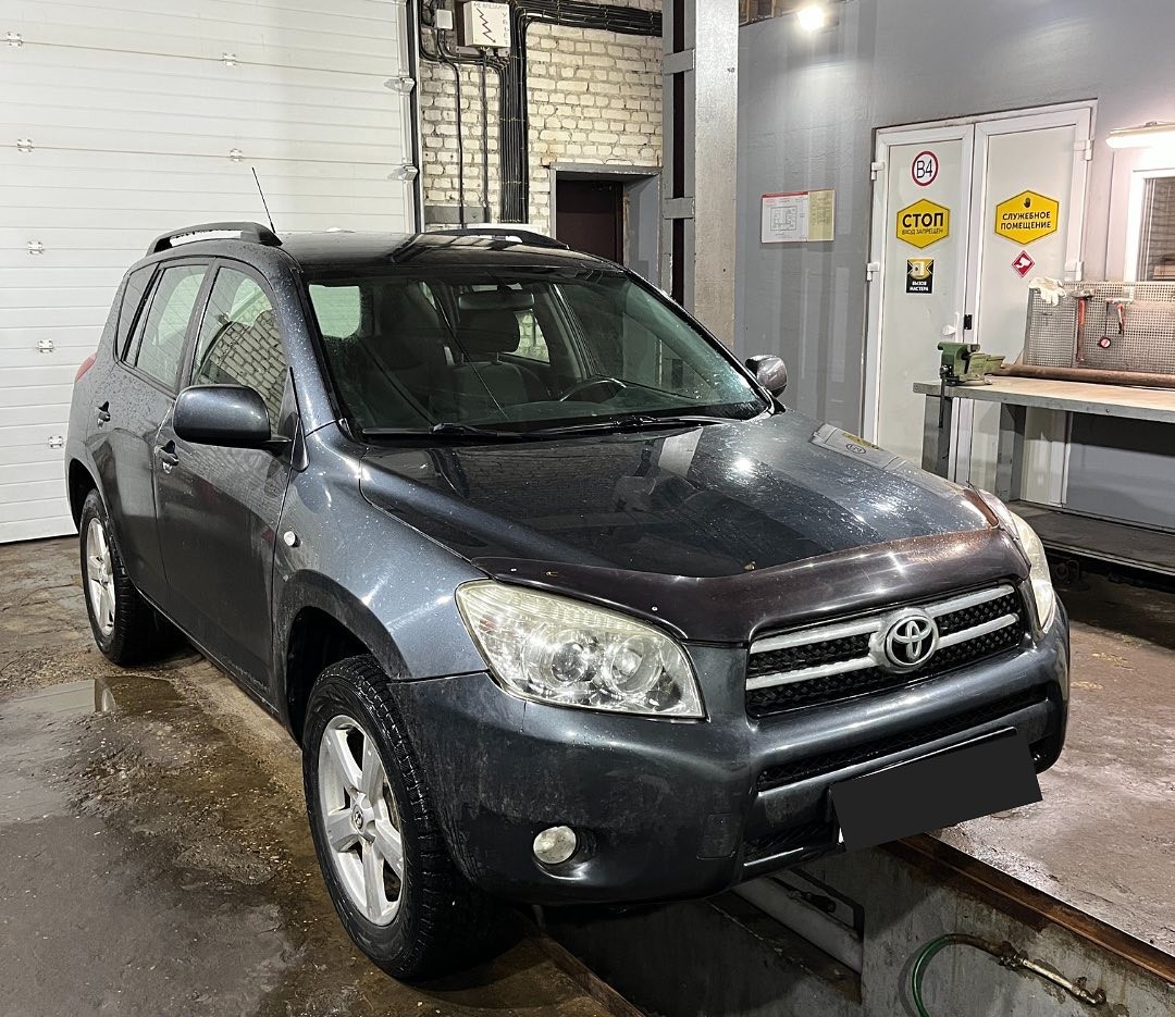 Тойота Рав 4 в автосервисе