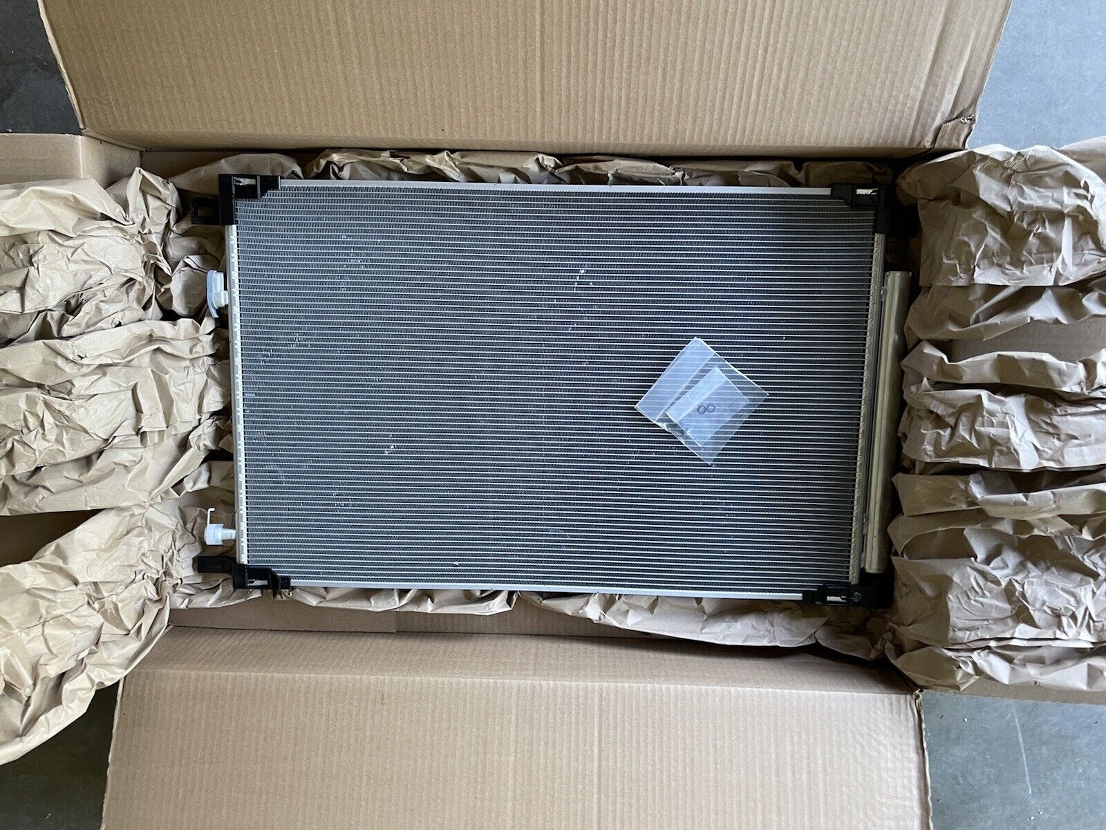 радиатор кондиционер на Тойоту Камри