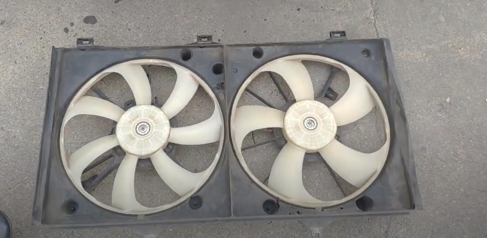 решетка вентиляторов охлаждения Тойоты Камри 40