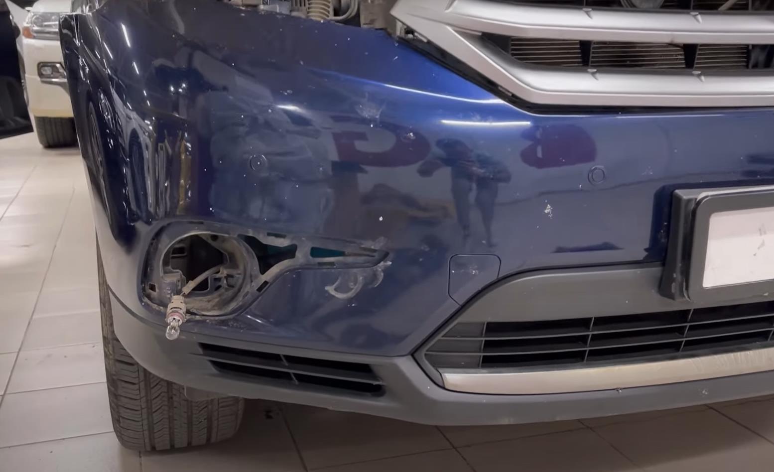 Замена противотуманной фары Тойота Хайлендер