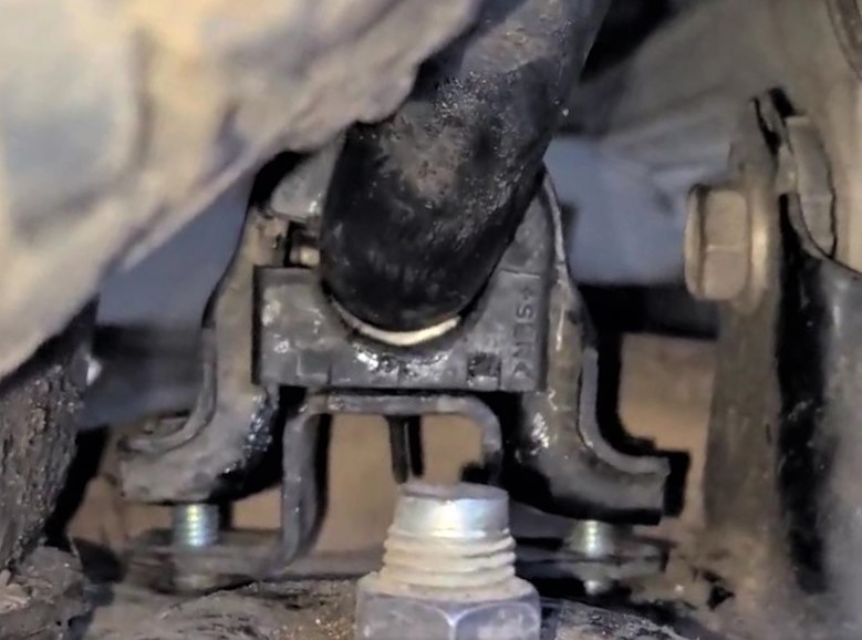 установка новой втулки стабилизатора Хайлендер