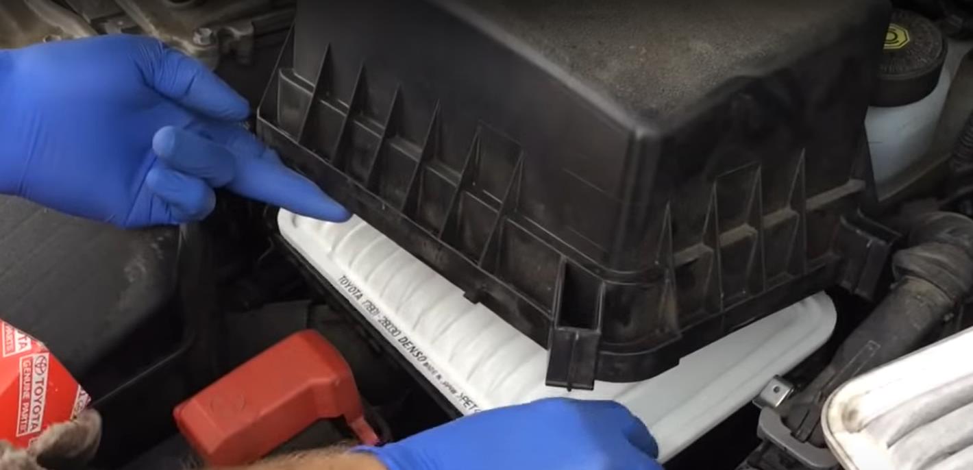 Замена воздушного фильтра Тойота Венза