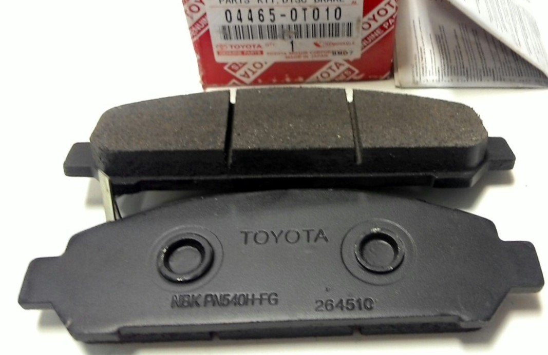 новые оригинальные тормозные колодки на Тойоту Венза