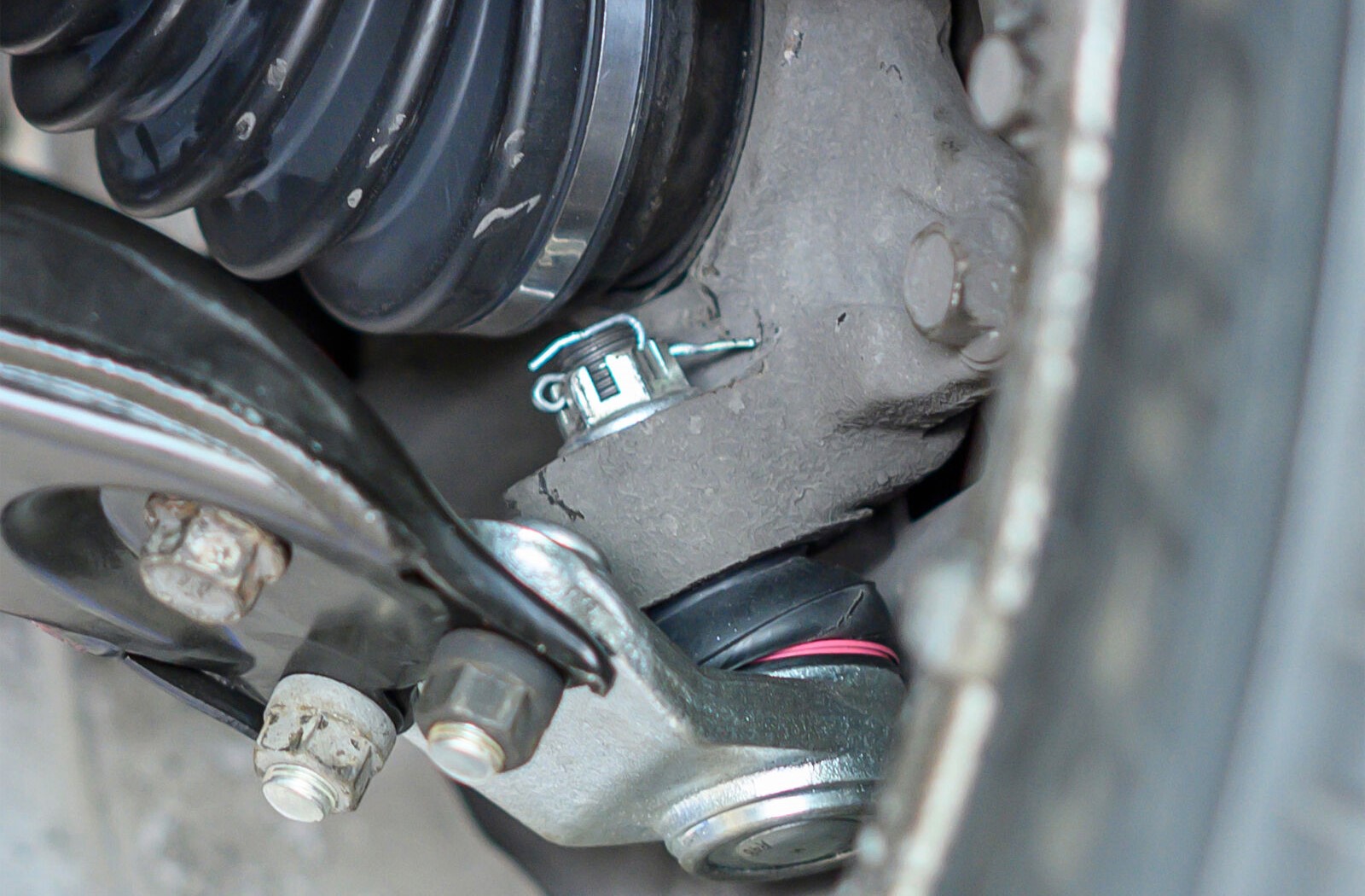 Замена шаровой опоры Тойота Венза