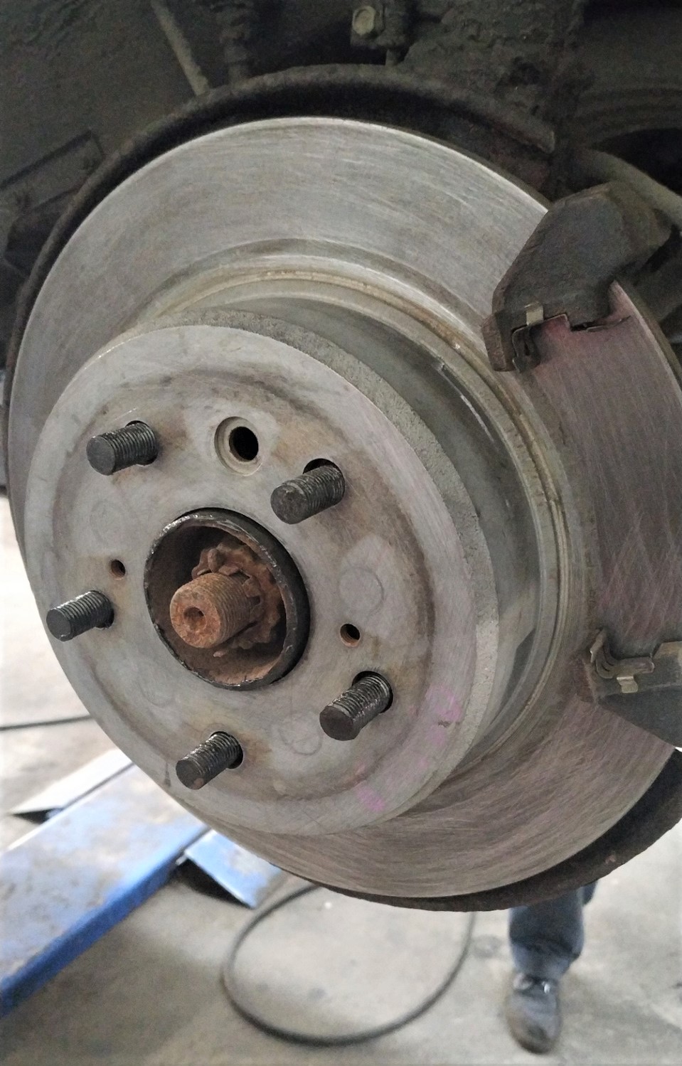 Замена тормозных дисков Тойота Венза