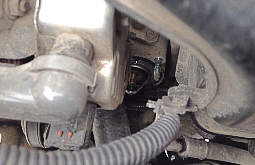 Замена термостата Тойота Ярис