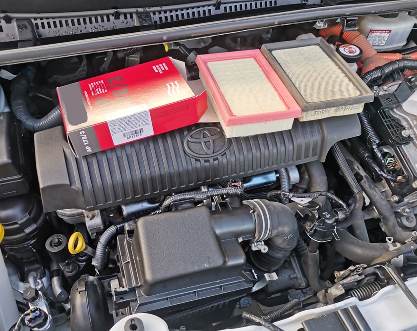 Замена воздушного фильтра Тойота Ярис