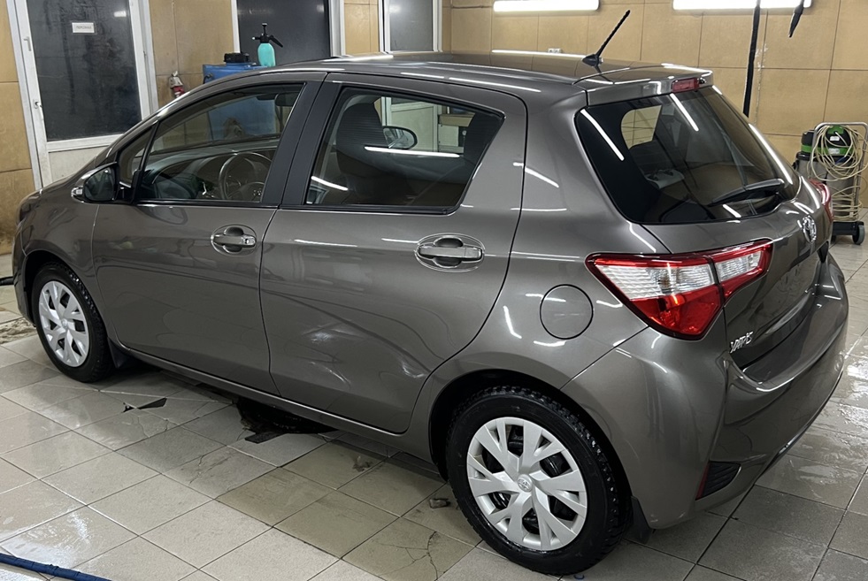 Тойота Ярис после замены стекла