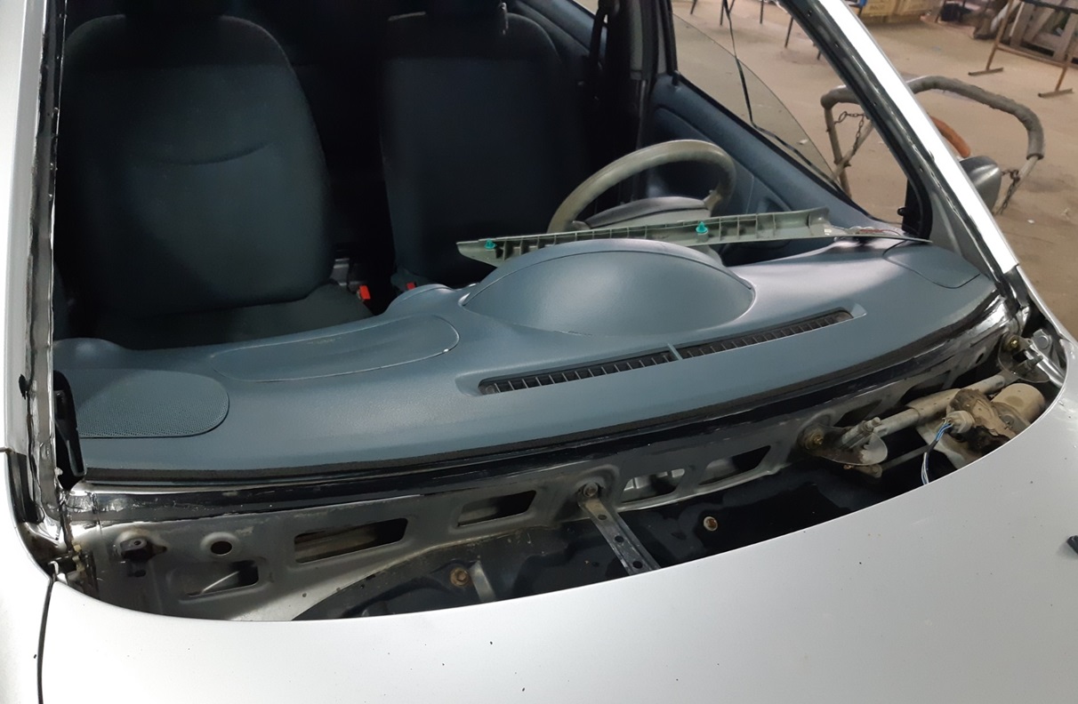 Замена лобового стекла Тойота Ярис