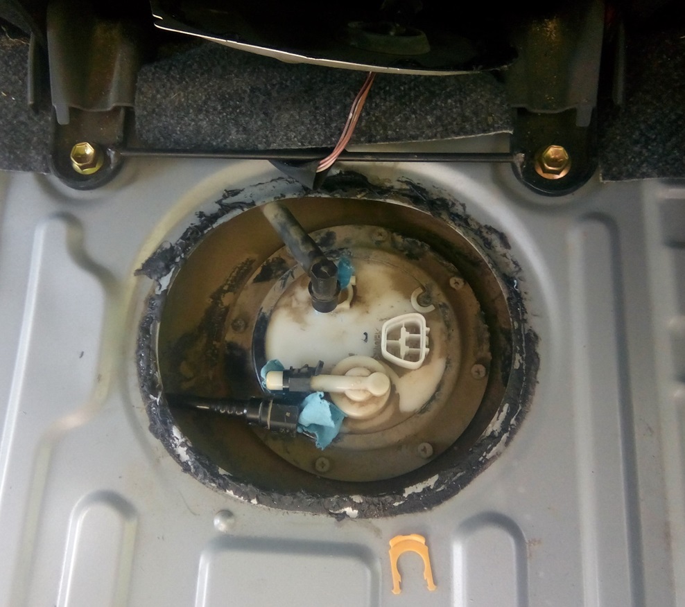 Замена топливного фильтра Тойота Ярис