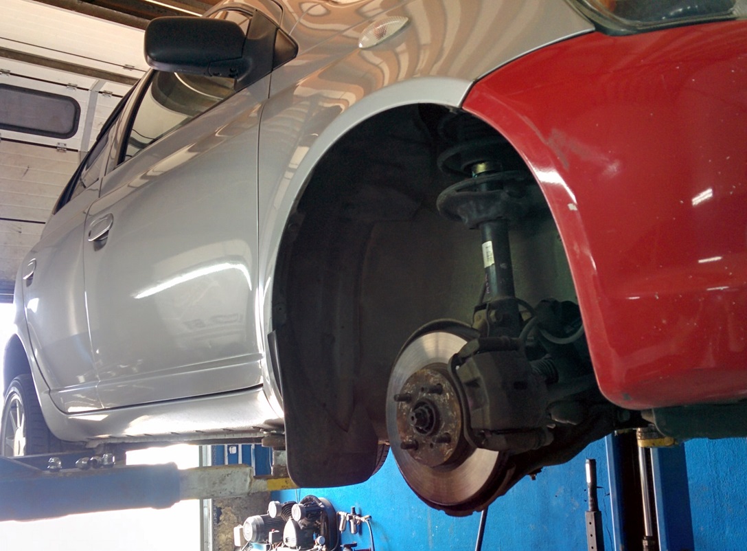 Замена тормозных колодок Тойота Ярис