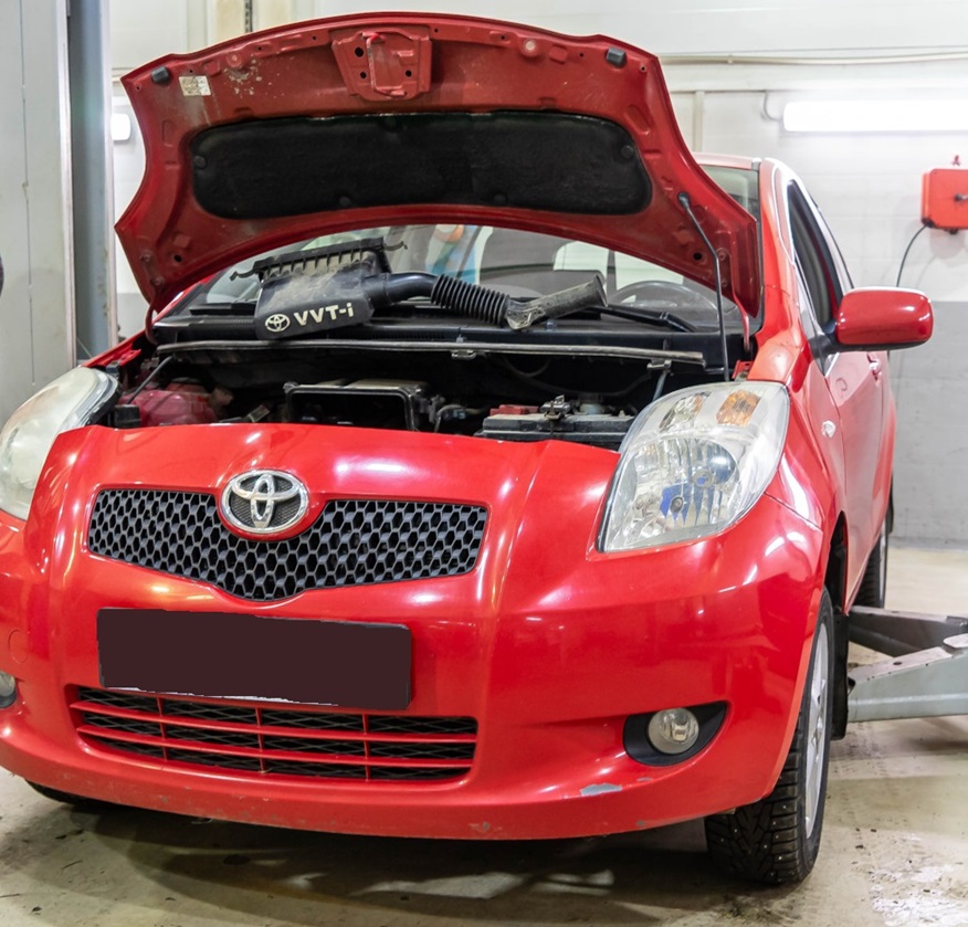 Тойота Ярис перед заменой приводного ремня