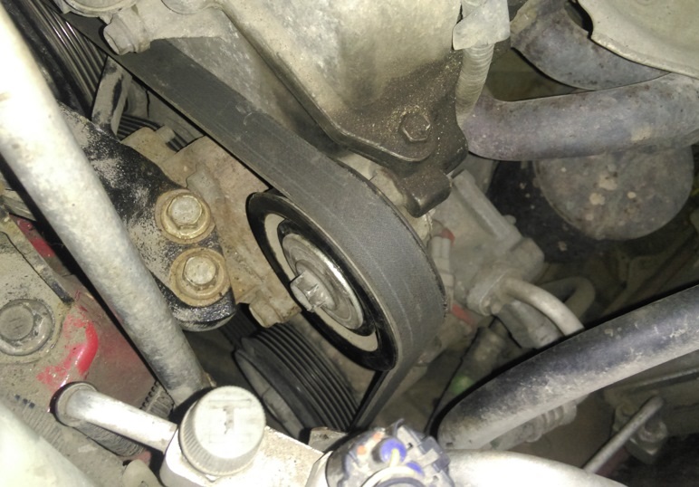 Замена приводного ремня Тойота Ярис