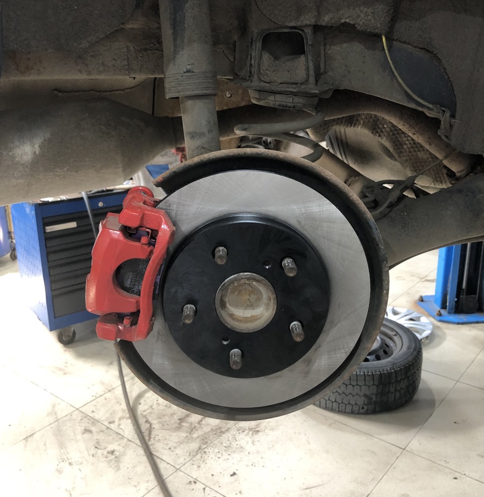 Замена тормозных колодок Тойота Королла