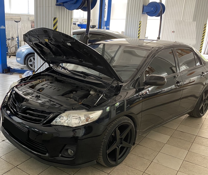 Тойота Королла готовится к замене кислородного датчика