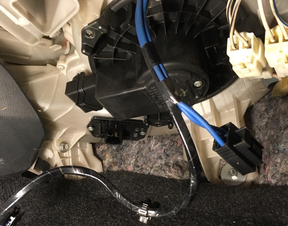 Замена моторчика печки Тойота Королла