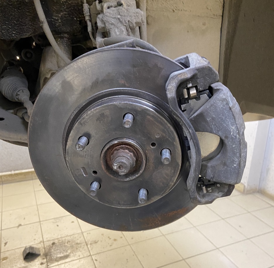 Замена суппорта Тойота Королла