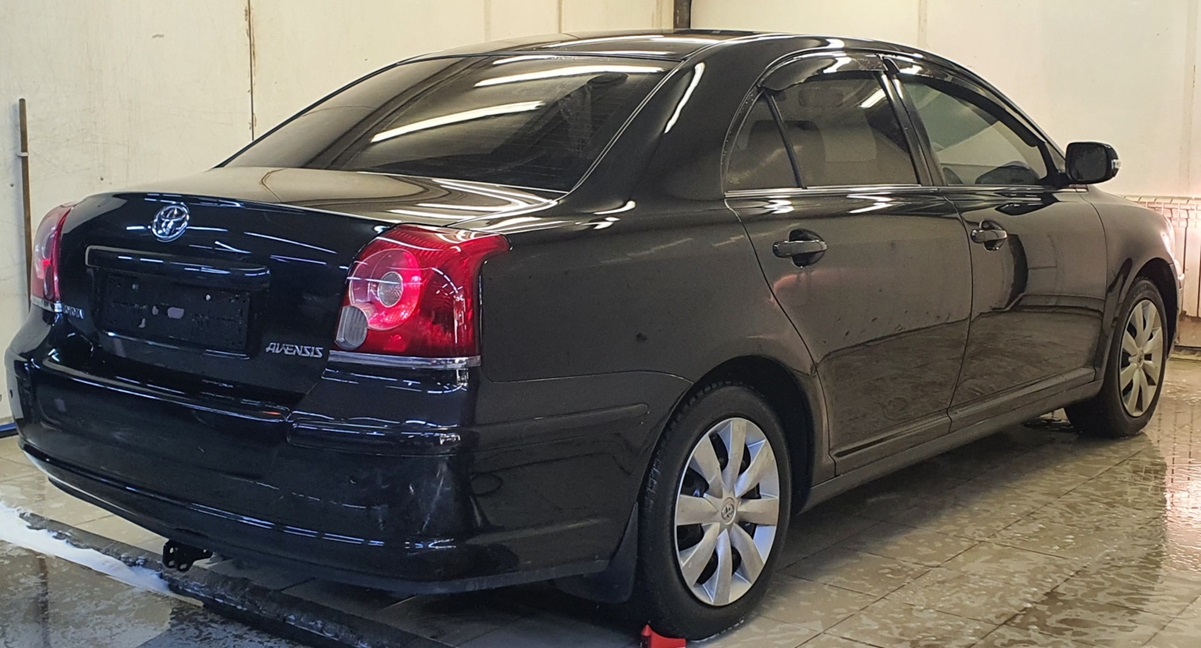 Тойота Авенсис готовится к промывке радиаторов
