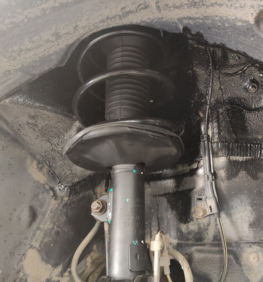 Замена амортизаторов Тойота Авенсис