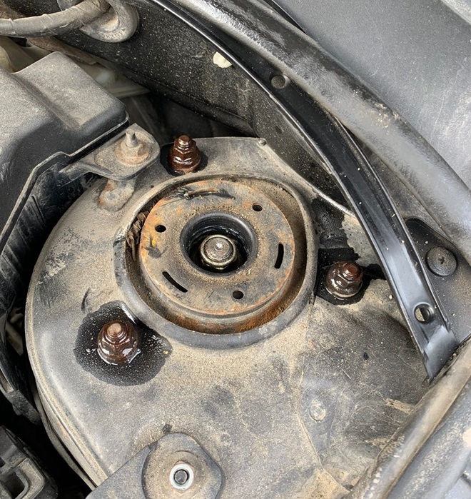 Замена опорных подшипников Тойота Авенсис