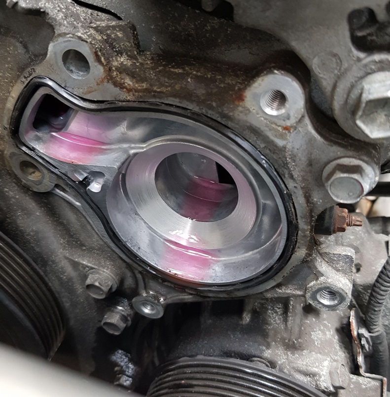 Замена помпы Тойота Авенсис