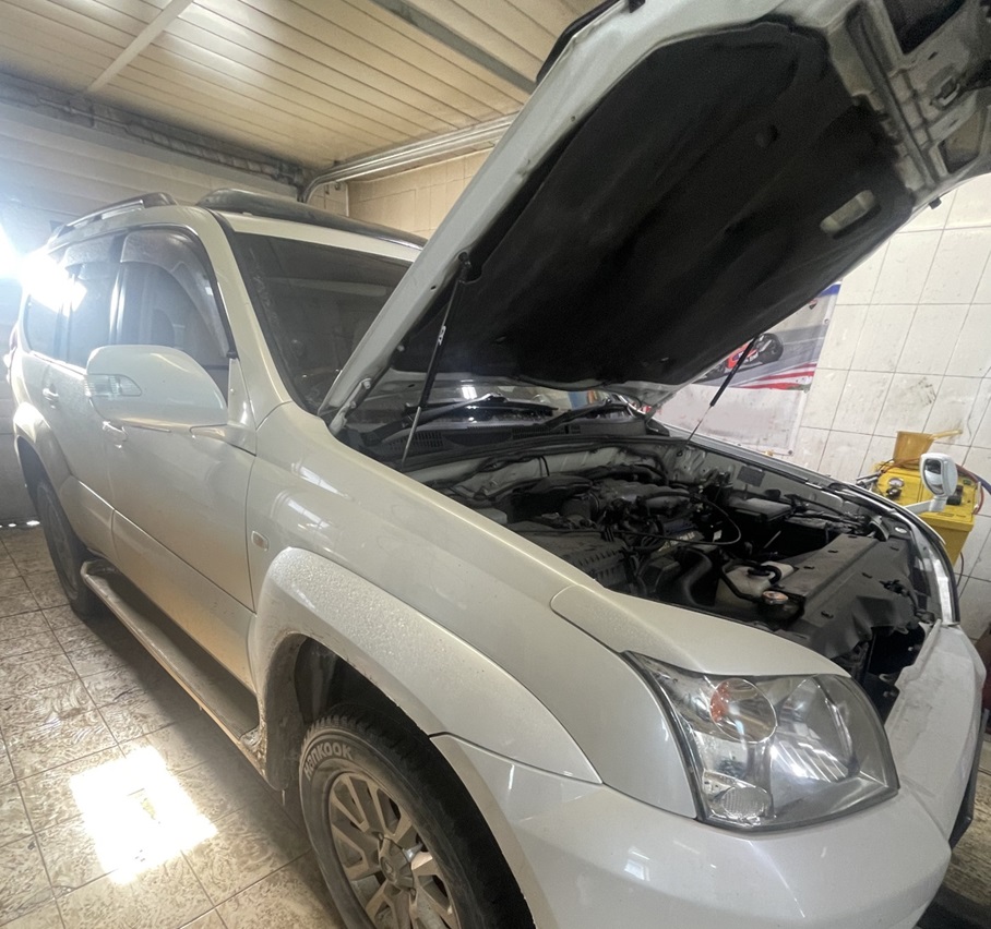 Тойота Ленд Крузер Прадо готовится к замене передних пружин