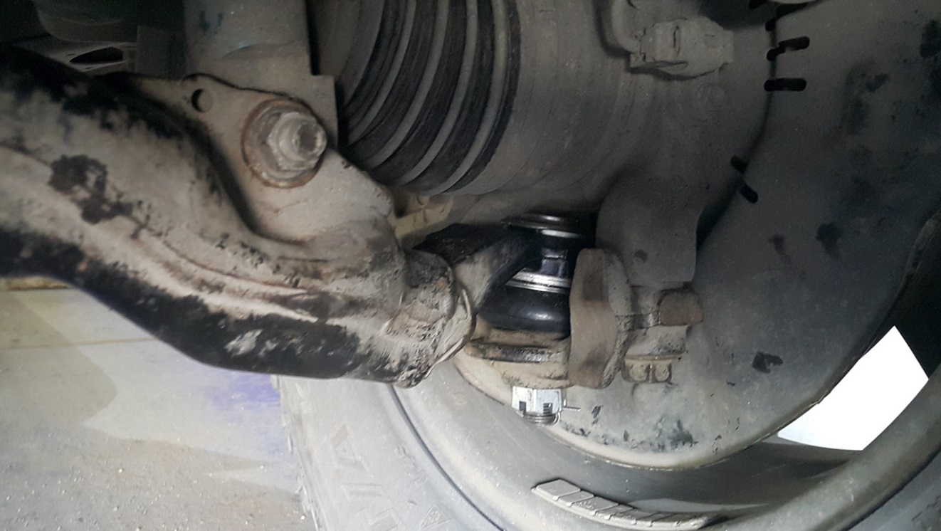 Замена шаровых опор Тойота Ленд Крузер Прадо