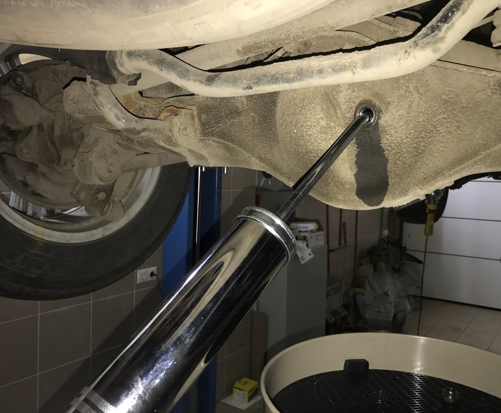 Замена масла в редукторе Тойота Ленд Крузер Прадо