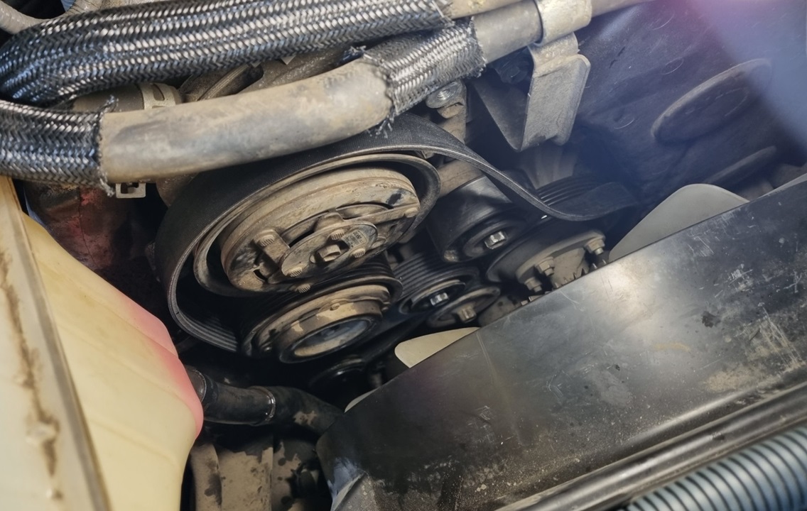 Замена приводного ремня Тойота Ленд Крузер Прадо