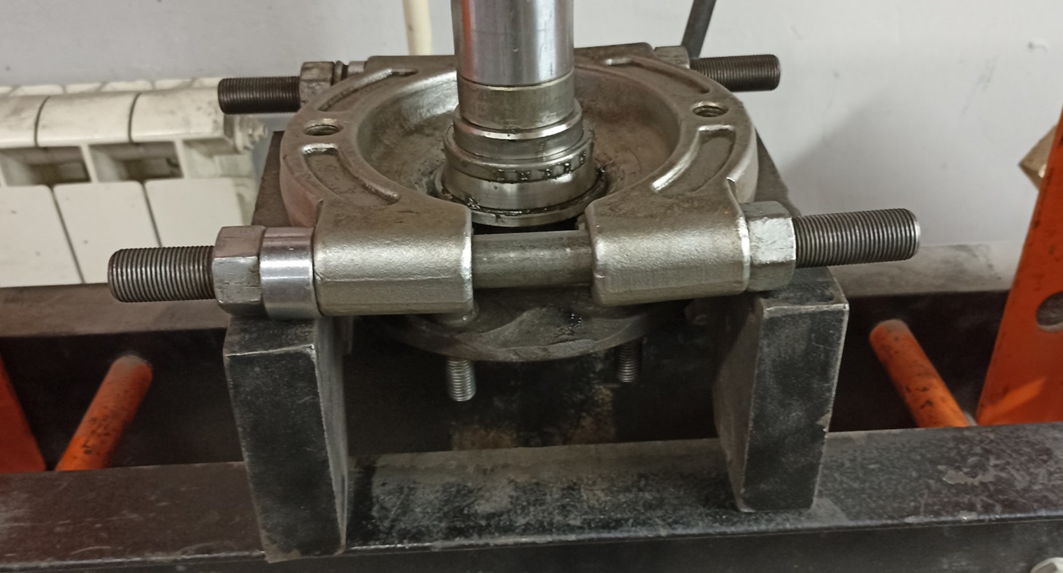 Замена ступичного подшипника Тойота Ленд Крузер Прадо