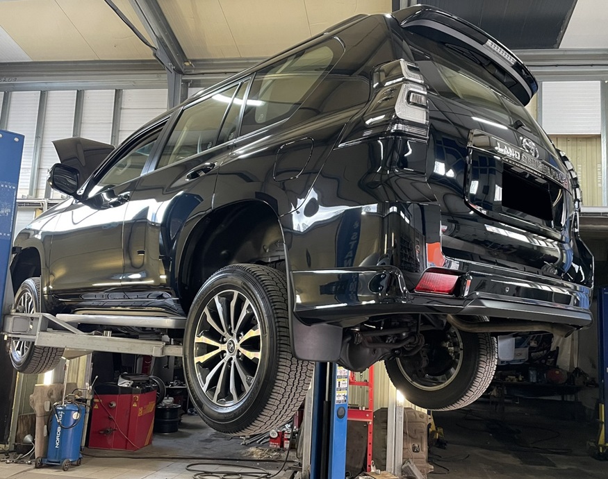 Тойота Ленд Крузер Прадо готовится к замене ступицы